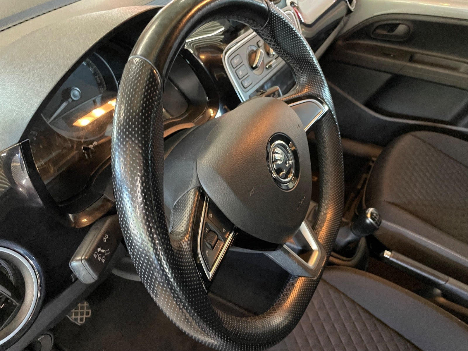Grå Skoda Citigo fra 2018