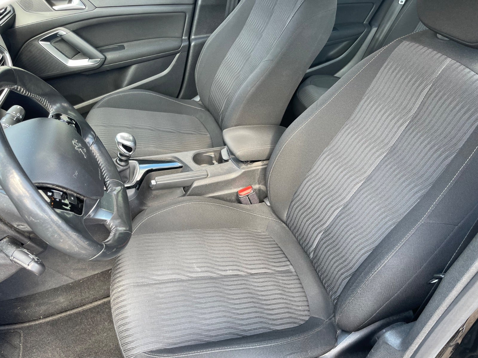 Sort Peugeot 308 fra 2015
