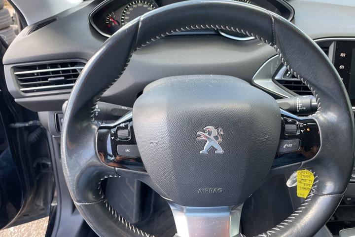 Sort Peugeot 308 fra 2015