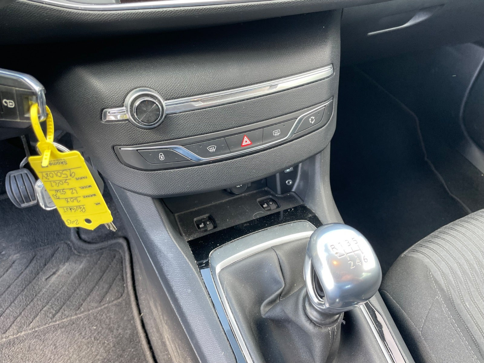 Sort Peugeot 308 fra 2015