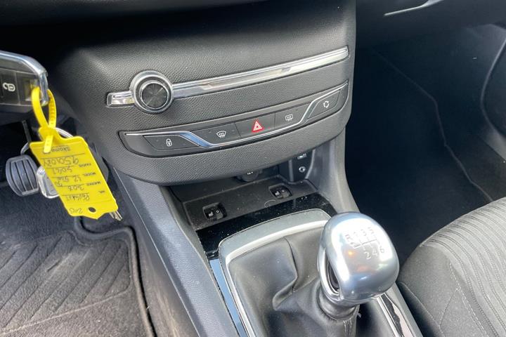 Sort Peugeot 308 fra 2015