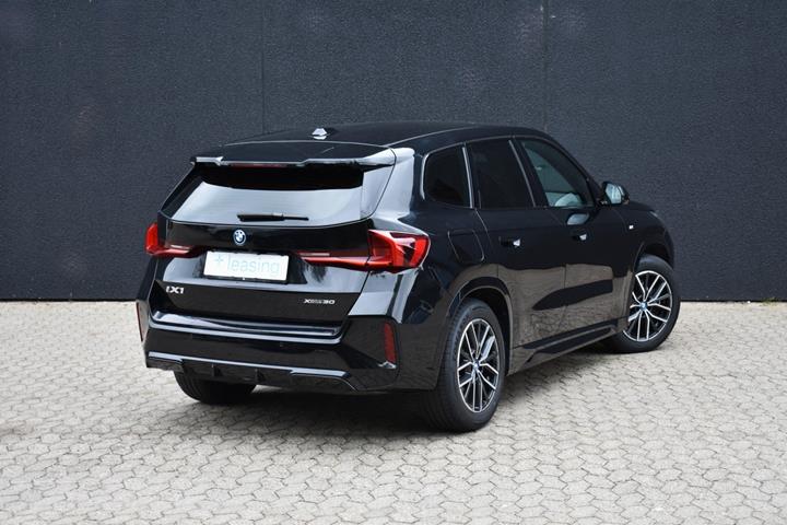 Sort BMW iX1 fra 2023