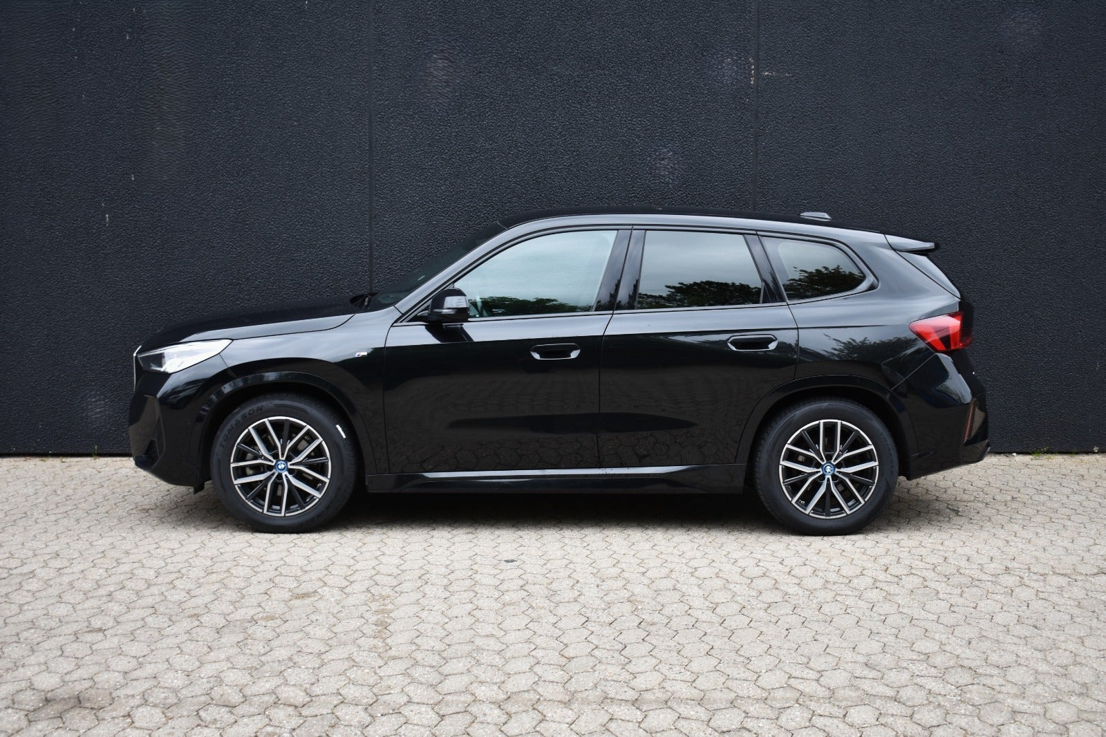 Sort BMW iX1 fra 2023