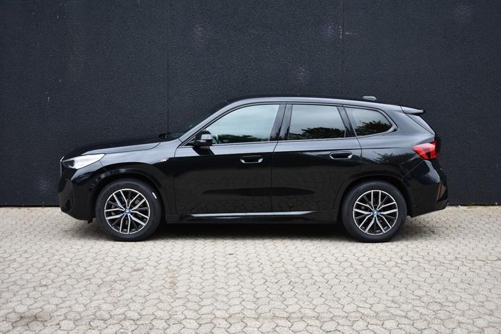 Sort BMW iX1 fra 2023