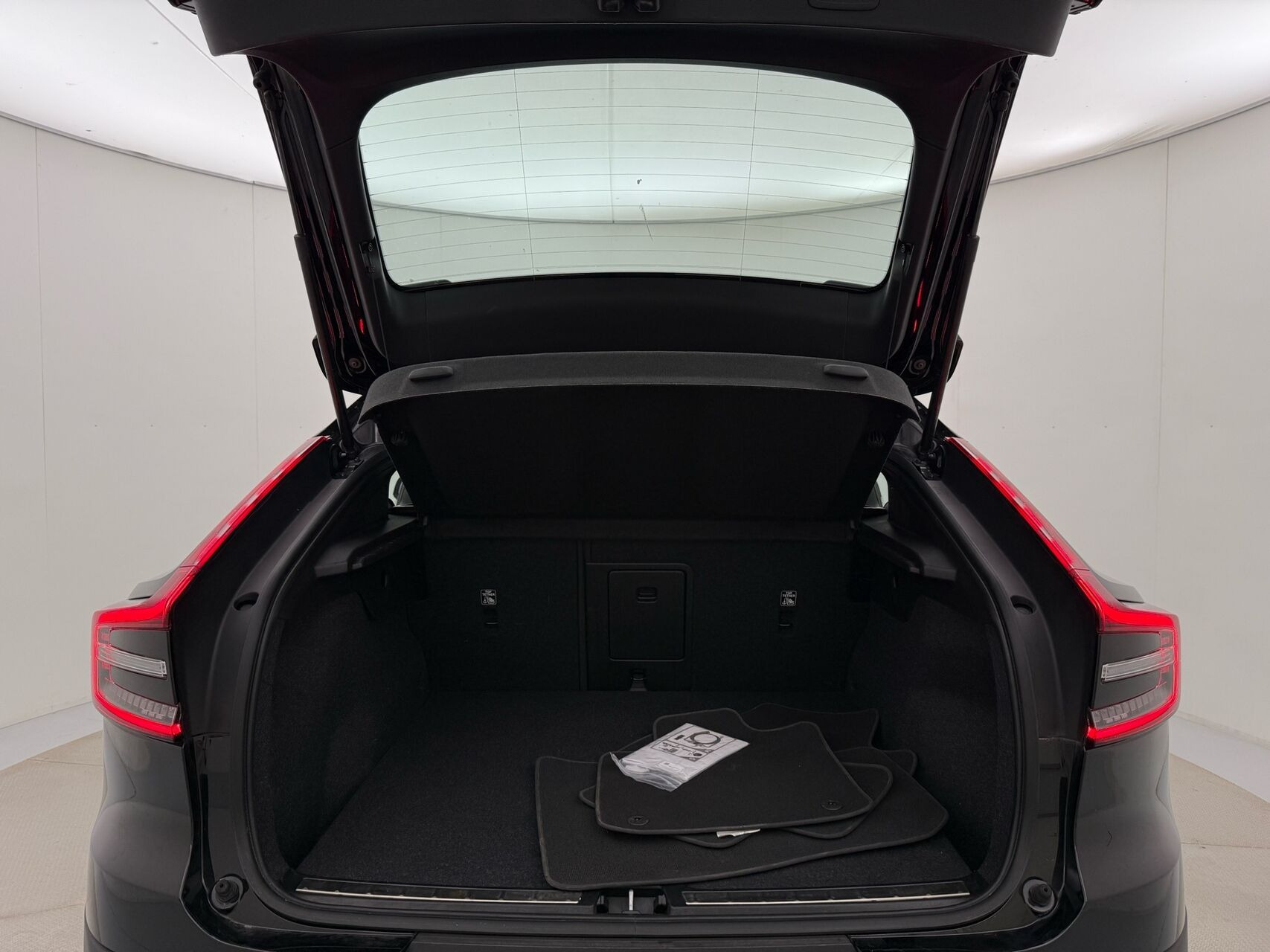 Sort Volvo C40 fra 2023