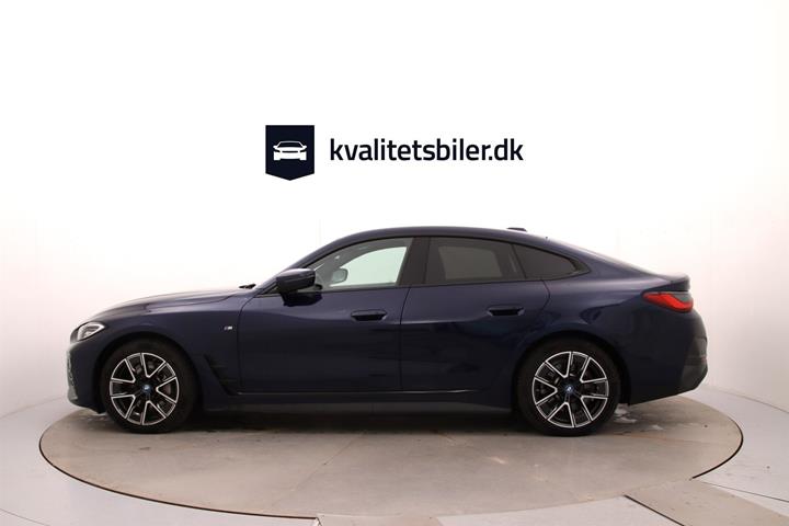 Blå BMW i4 fra 2023