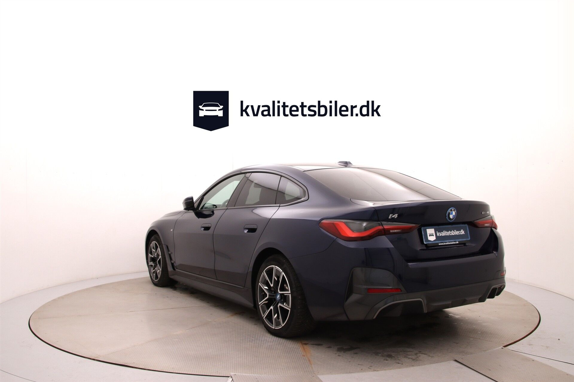Blå BMW i4 fra 2023
