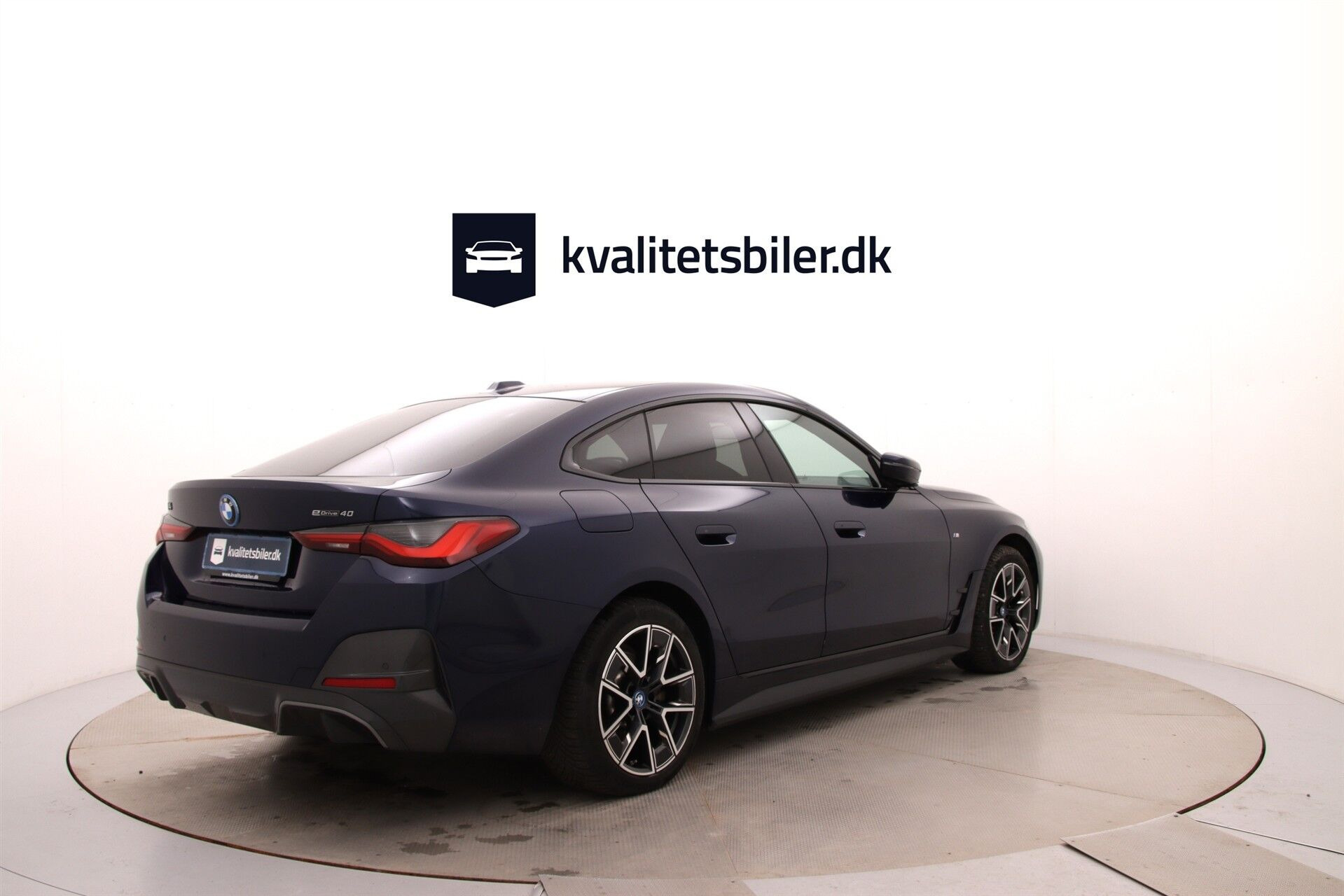Blå BMW i4 fra 2023