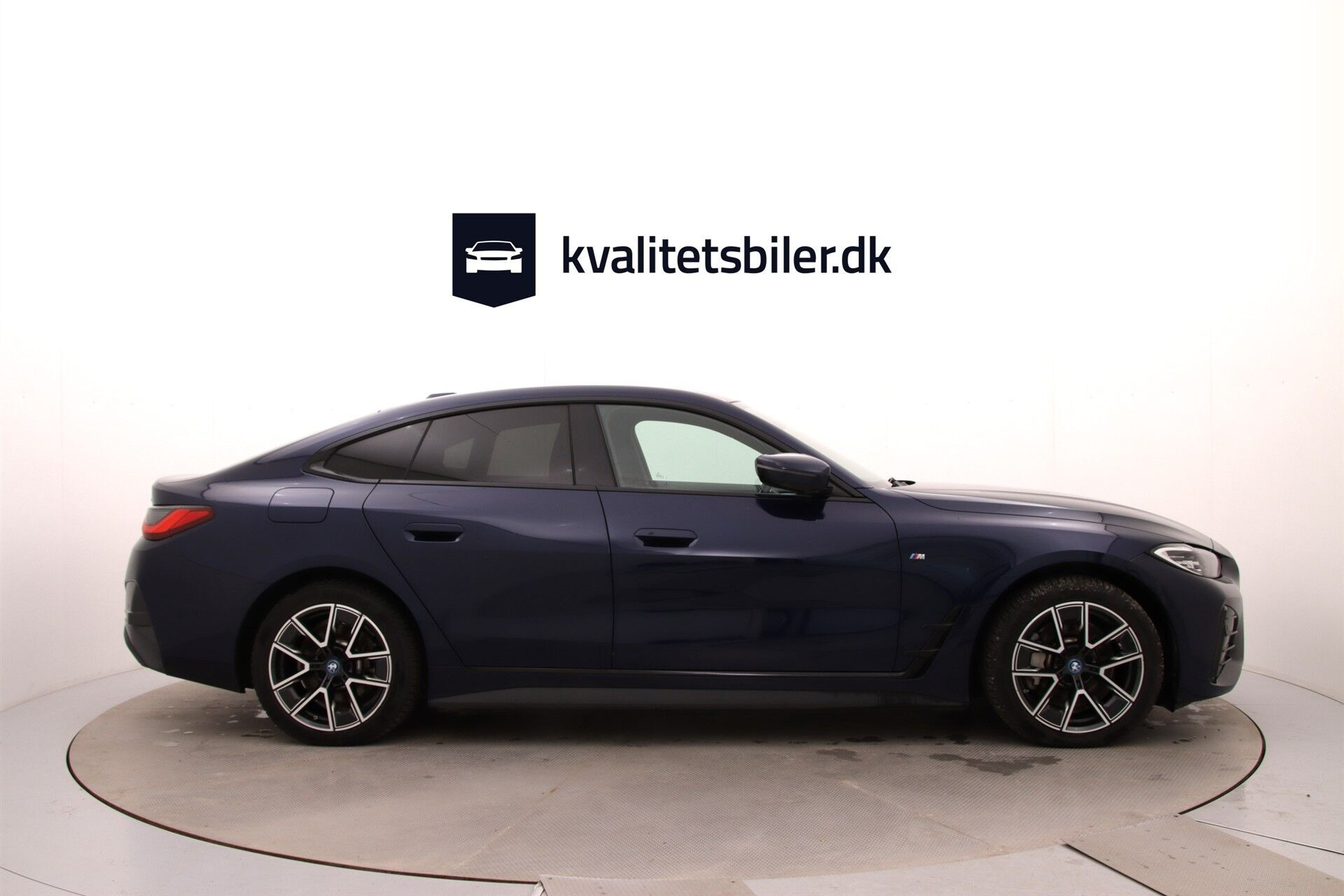 Blå BMW i4 fra 2023