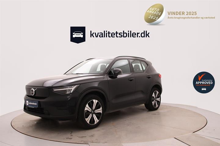 Sort Volvo XC40 fra 2022 set udefra