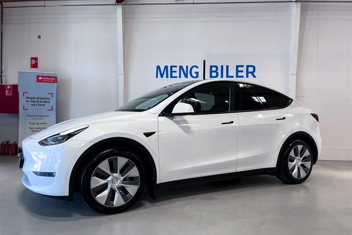 Hvid Tesla Model Y fra 2023