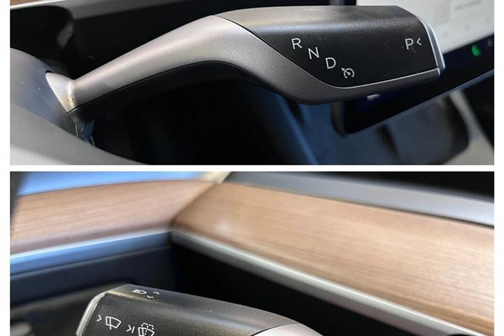 Hvid Tesla Model Y fra 2023
