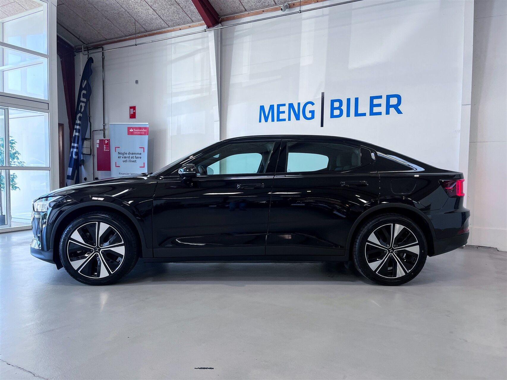 Sort Polestar 2 fra 2023