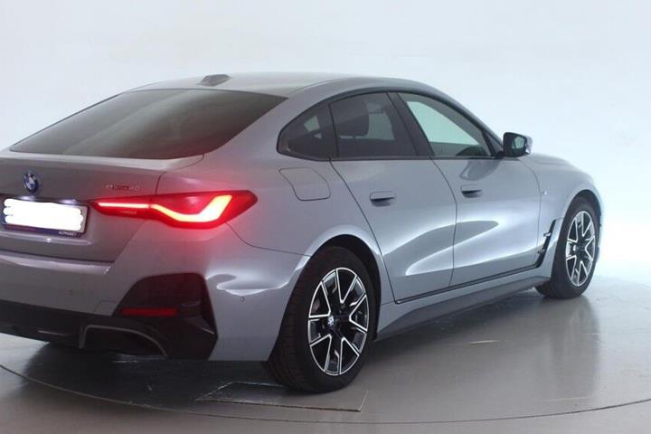 Grå BMW i4 fra 2025