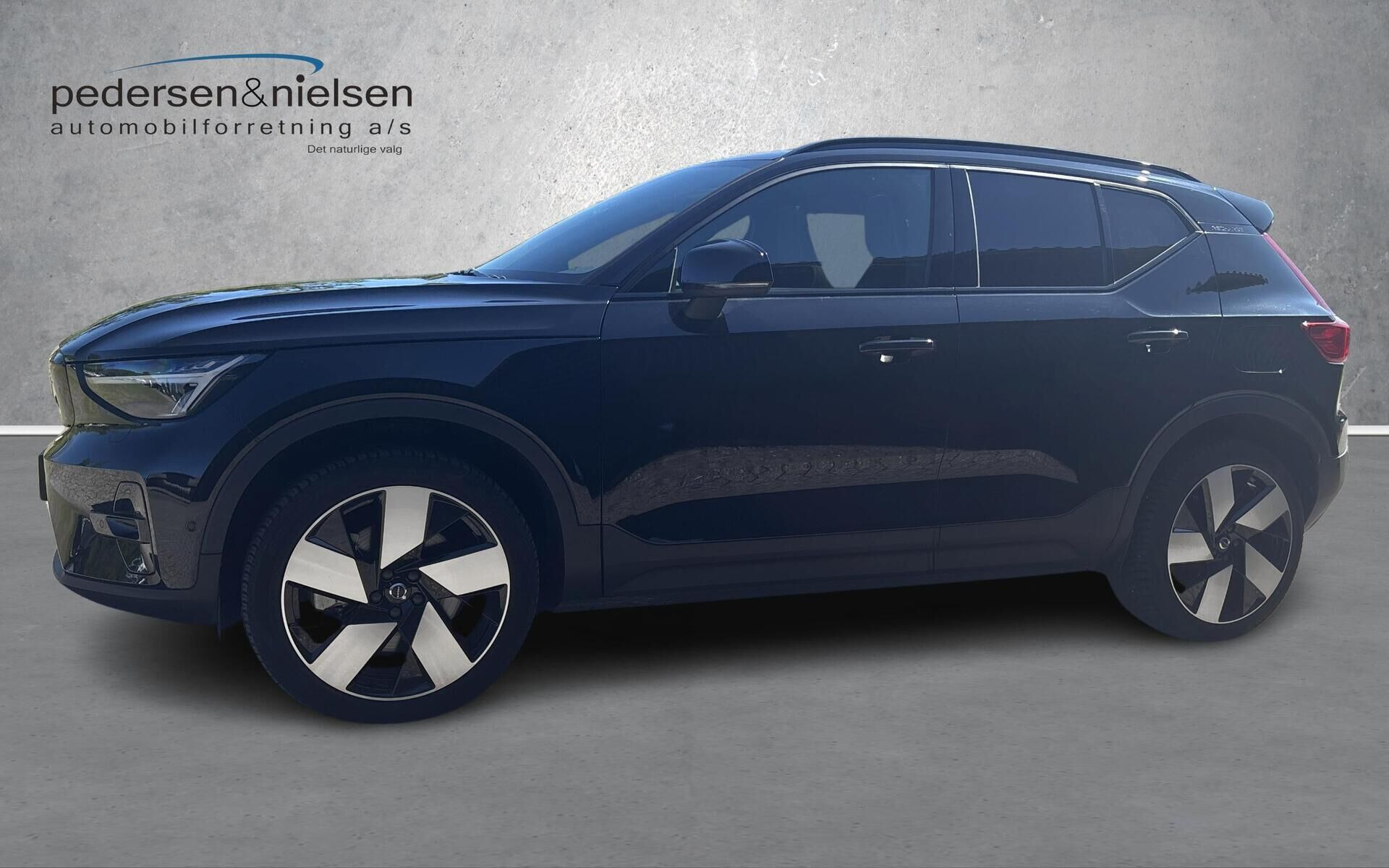 Sort Volvo XC40 fra 2023