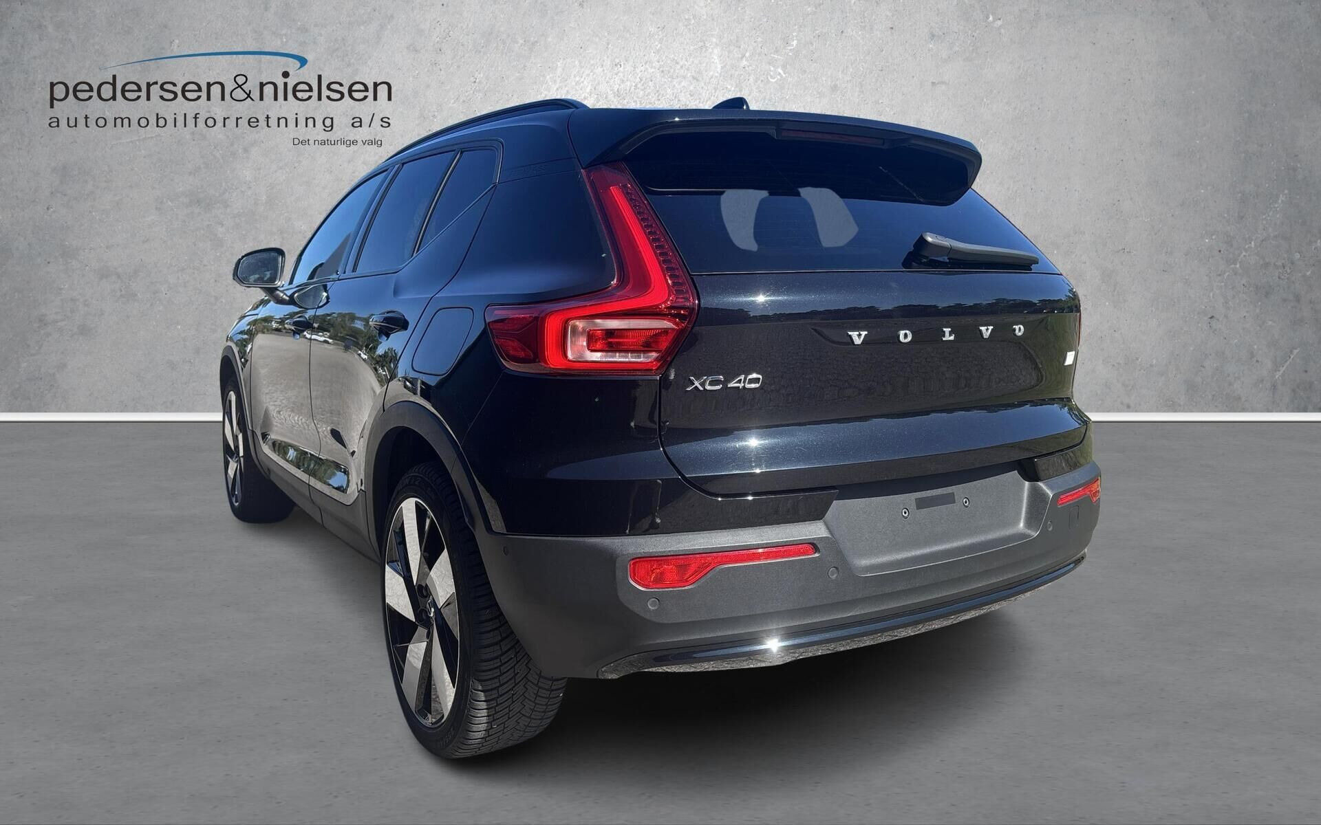Sort Volvo XC40 fra 2023