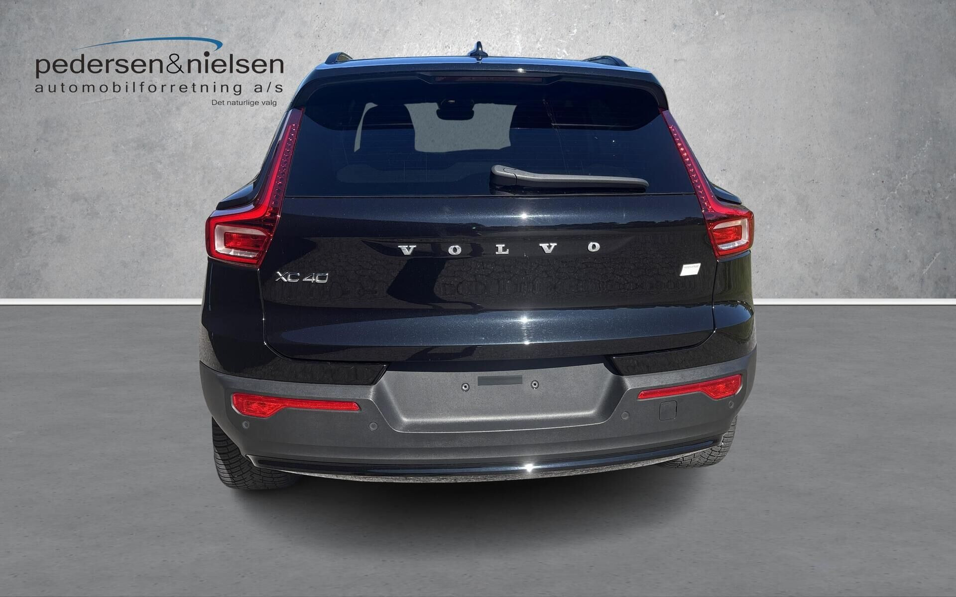 Sort Volvo XC40 fra 2023