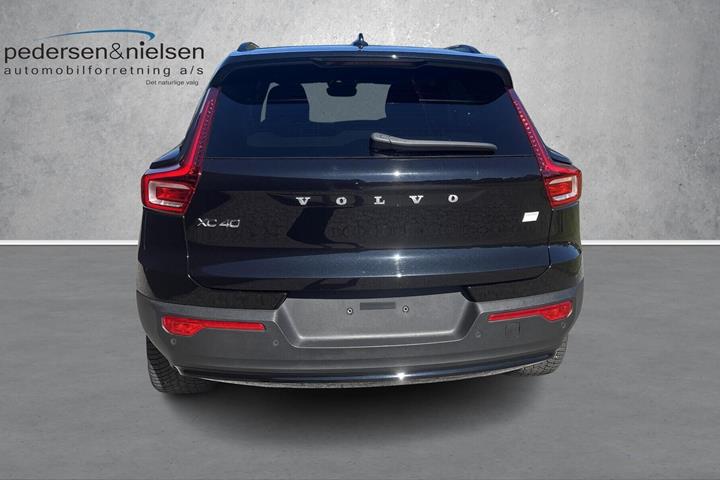 Sort Volvo XC40 fra 2023