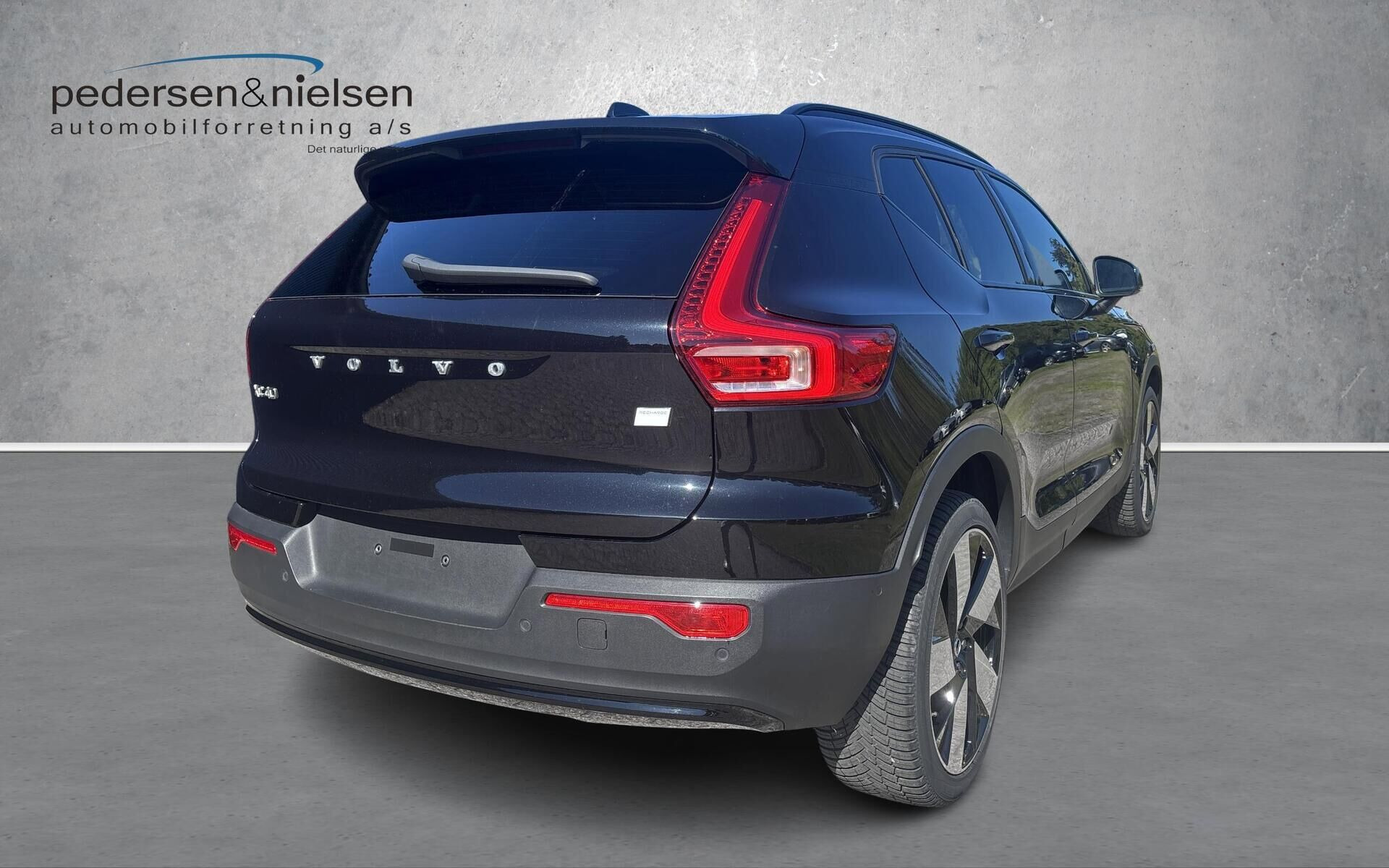 Sort Volvo XC40 fra 2023