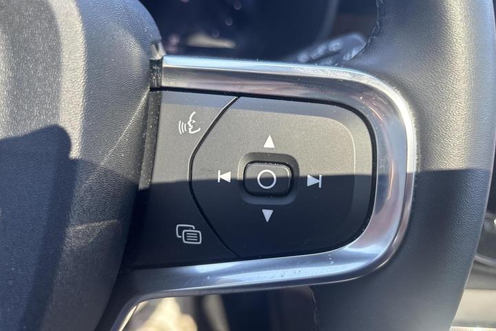 Sort Volvo XC40 fra 2023