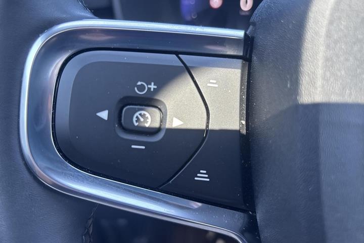 Sort Volvo XC40 fra 2023