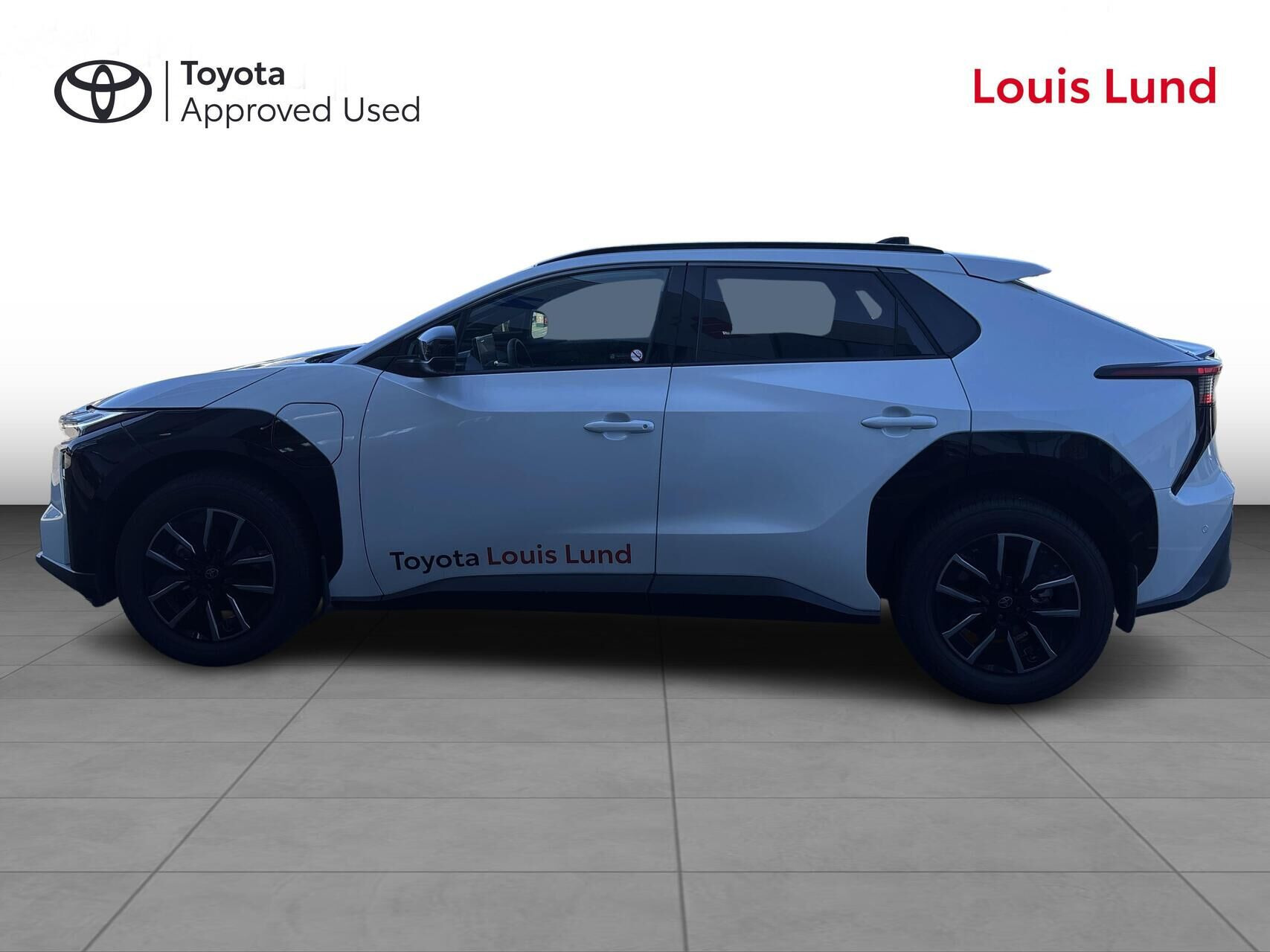 Hvid Toyota BZ4X fra 2026
