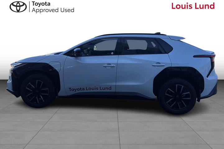Hvid Toyota BZ4X fra 2026
