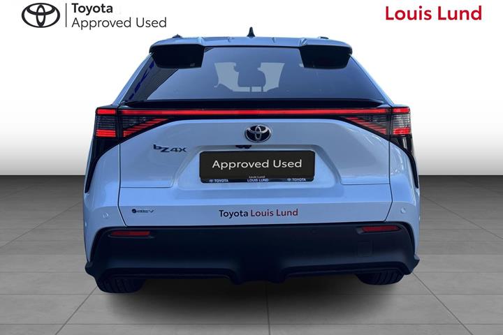 Hvid Toyota BZ4X fra 2026