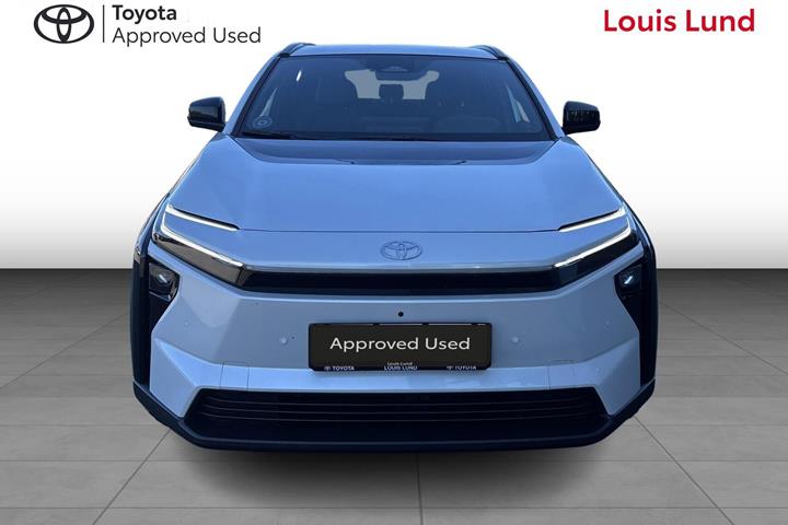 Hvid Toyota BZ4X fra 2026