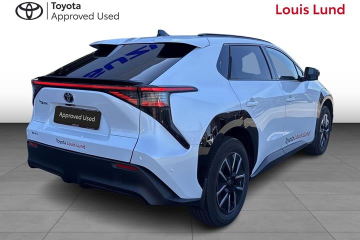 Hvid Toyota BZ4X fra 2026