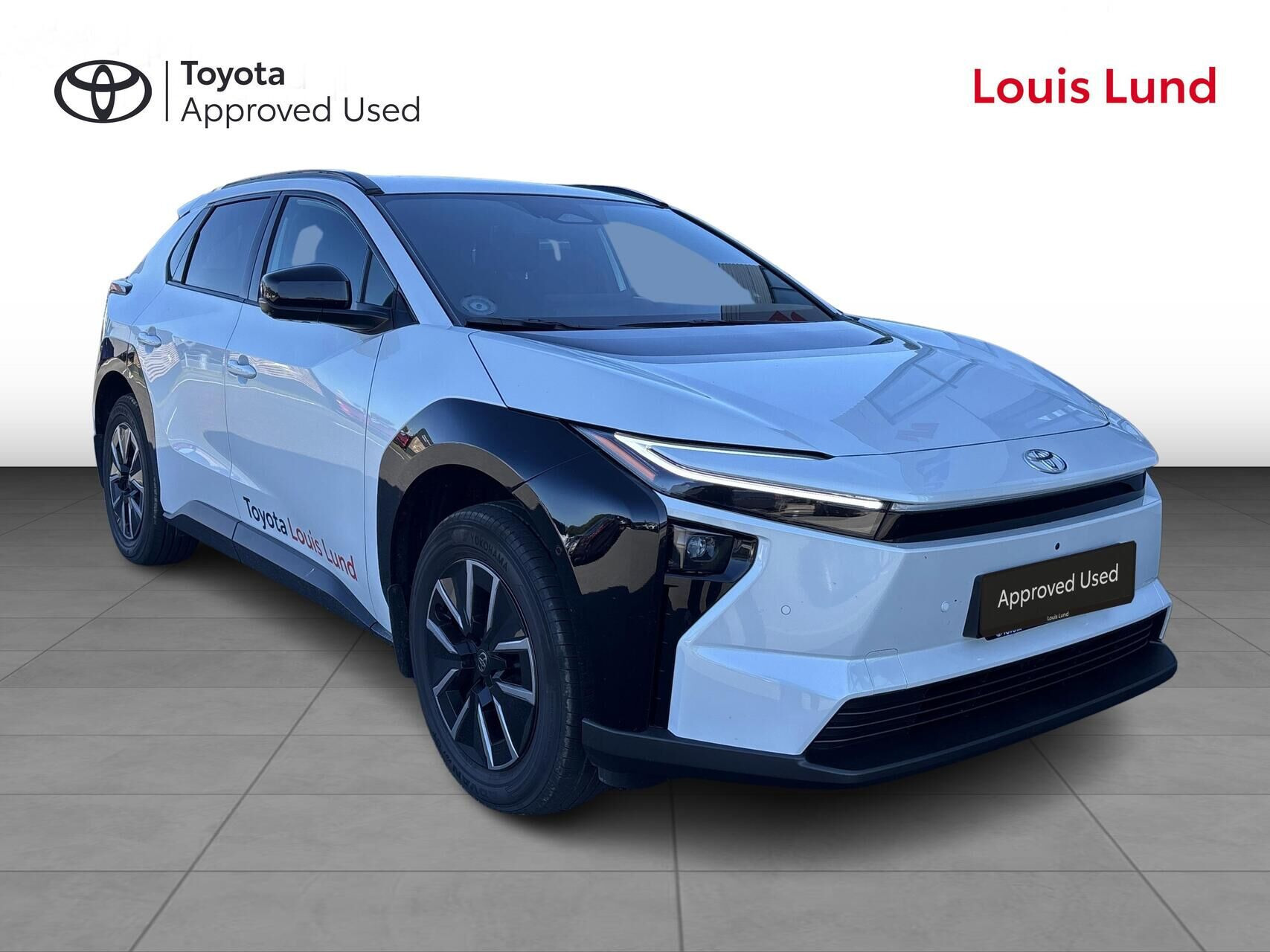 Hvid Toyota BZ4X fra 2026