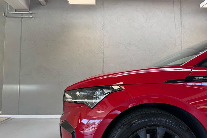 Rød Skoda Enyaq fra 2022