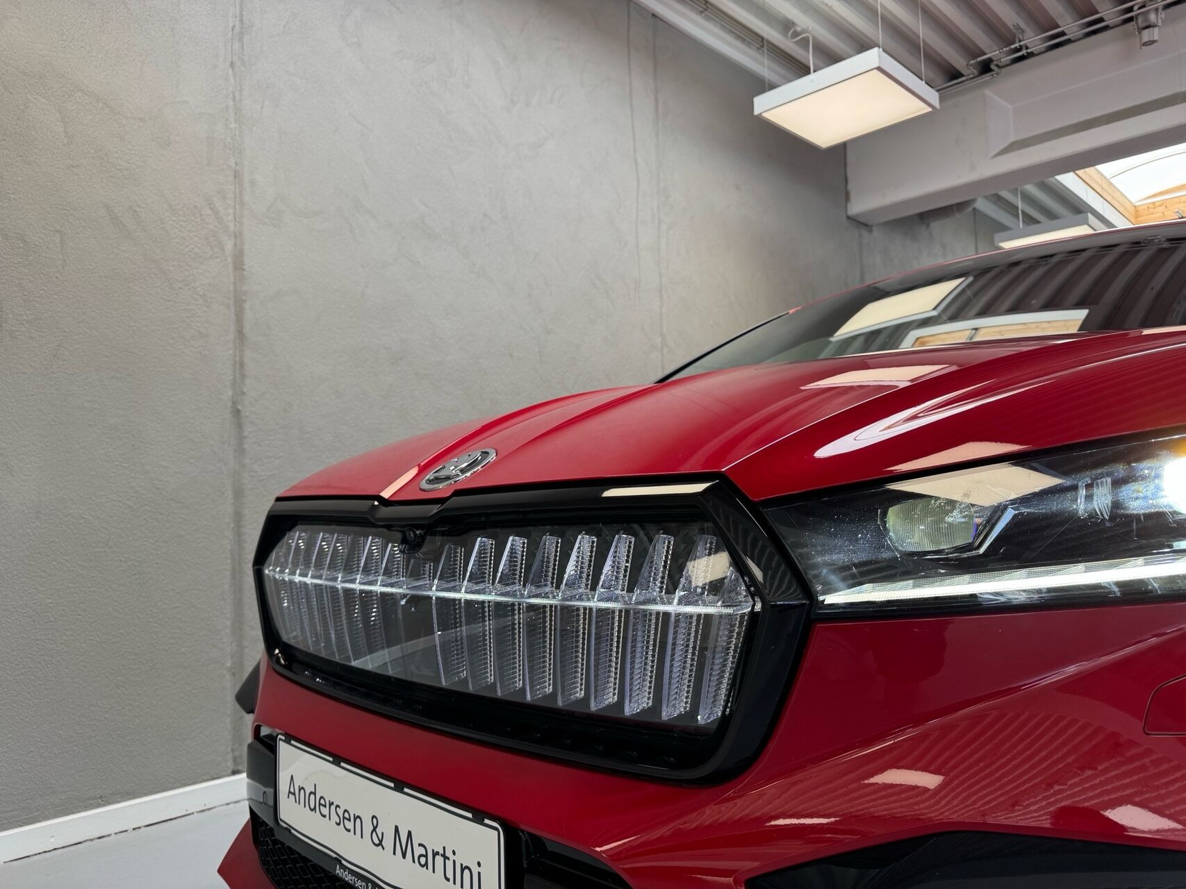 Rød Skoda Enyaq fra 2022