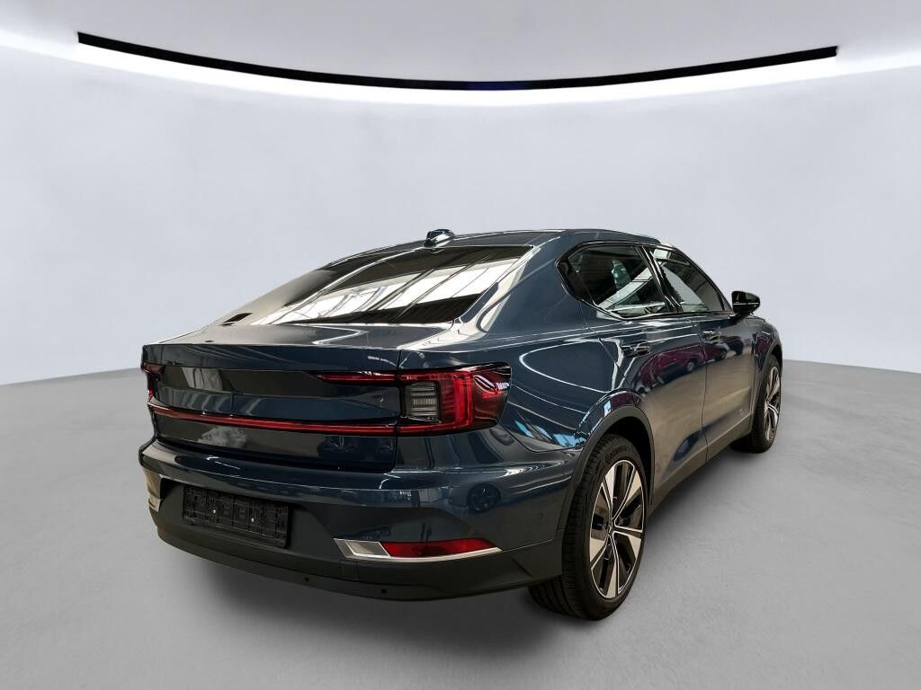 Blå Polestar 2 fra 2022