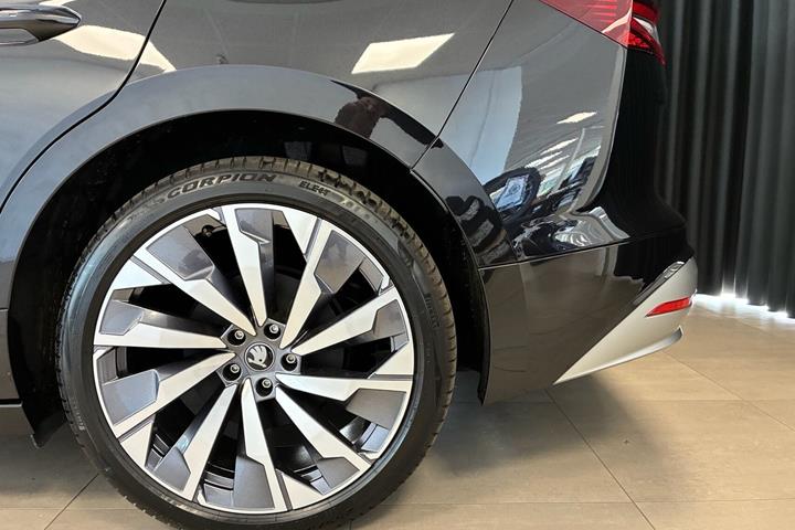 Sort Skoda Enyaq fra 2026