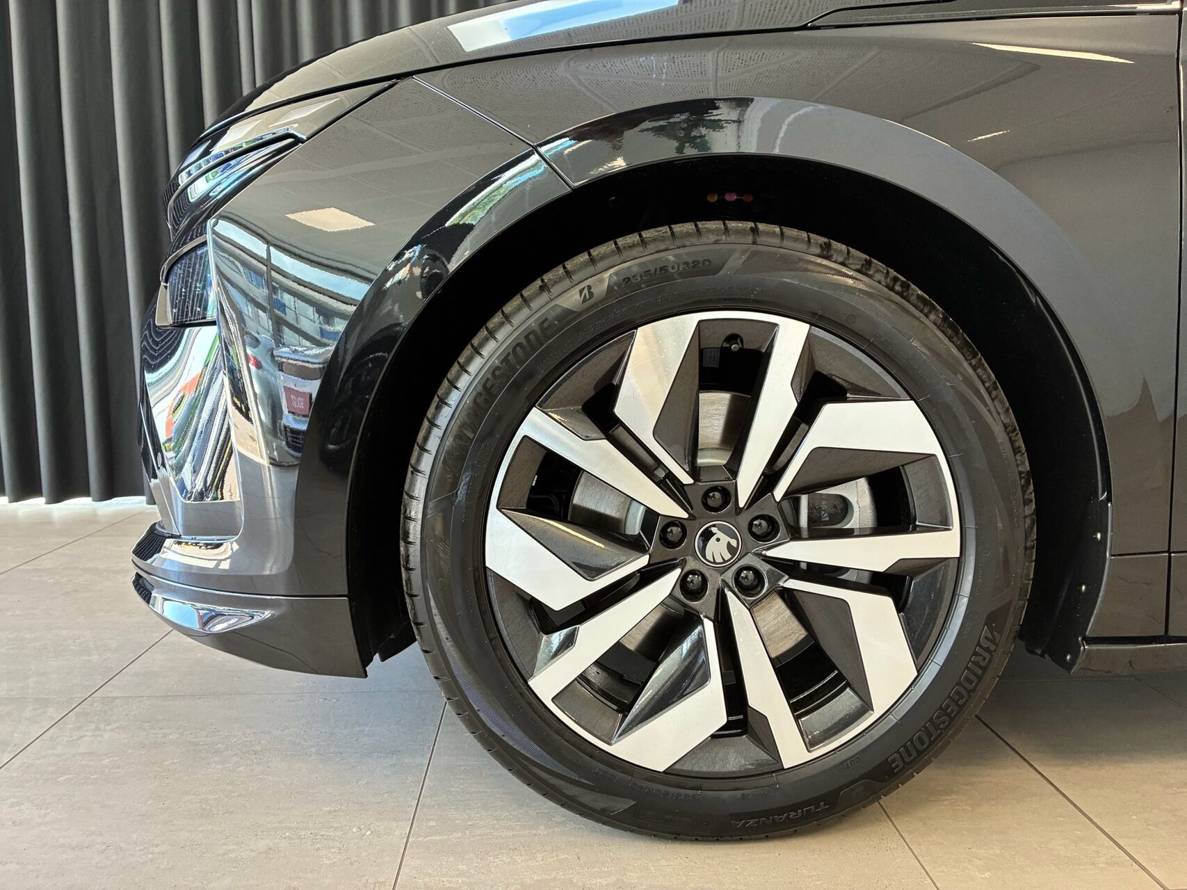 Sort Skoda Enyaq fra 2026
