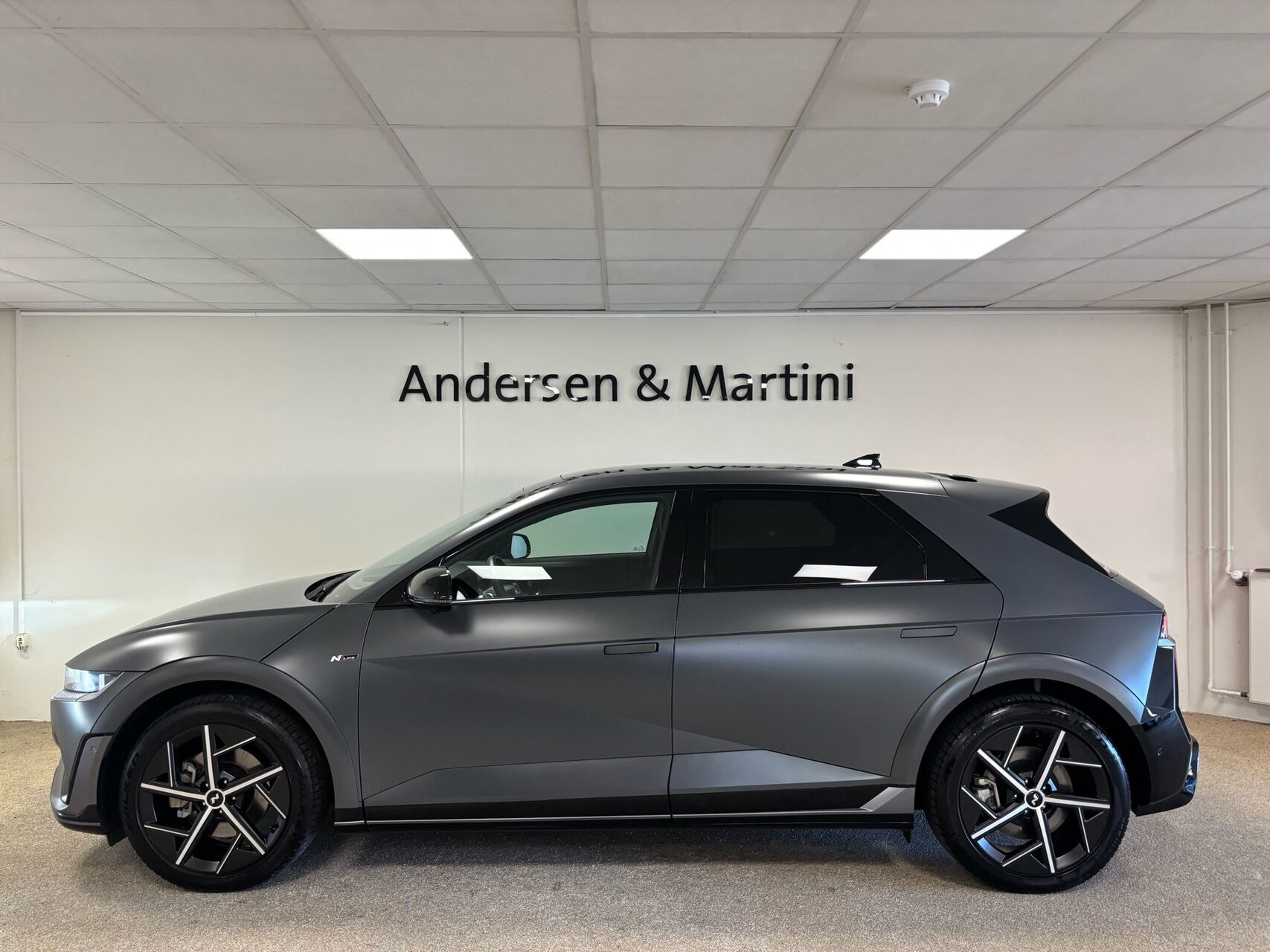 Grå Hyundai Ioniq 5 fra 2025