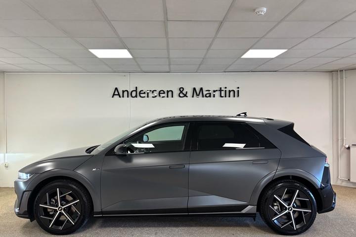 Grå Hyundai Ioniq 5 fra 2025