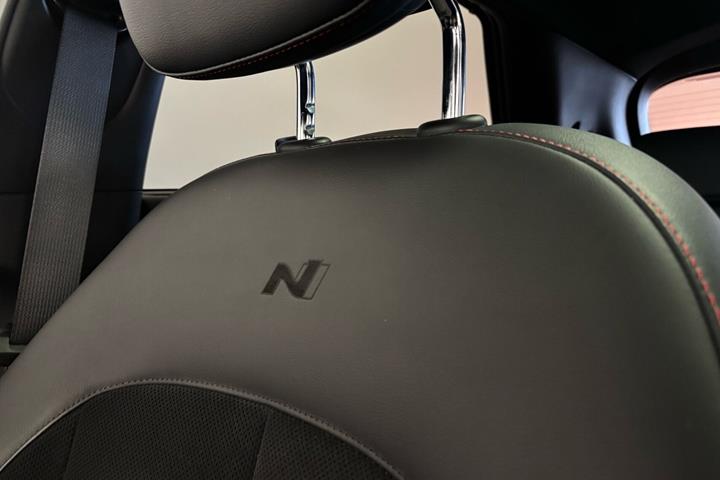 Grå Hyundai Ioniq 5 fra 2025