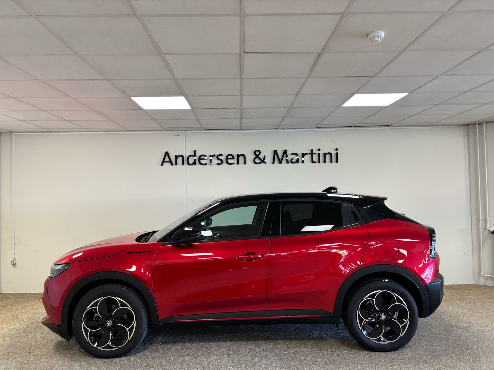 Rød Alfa Romeo Junior fra 2025