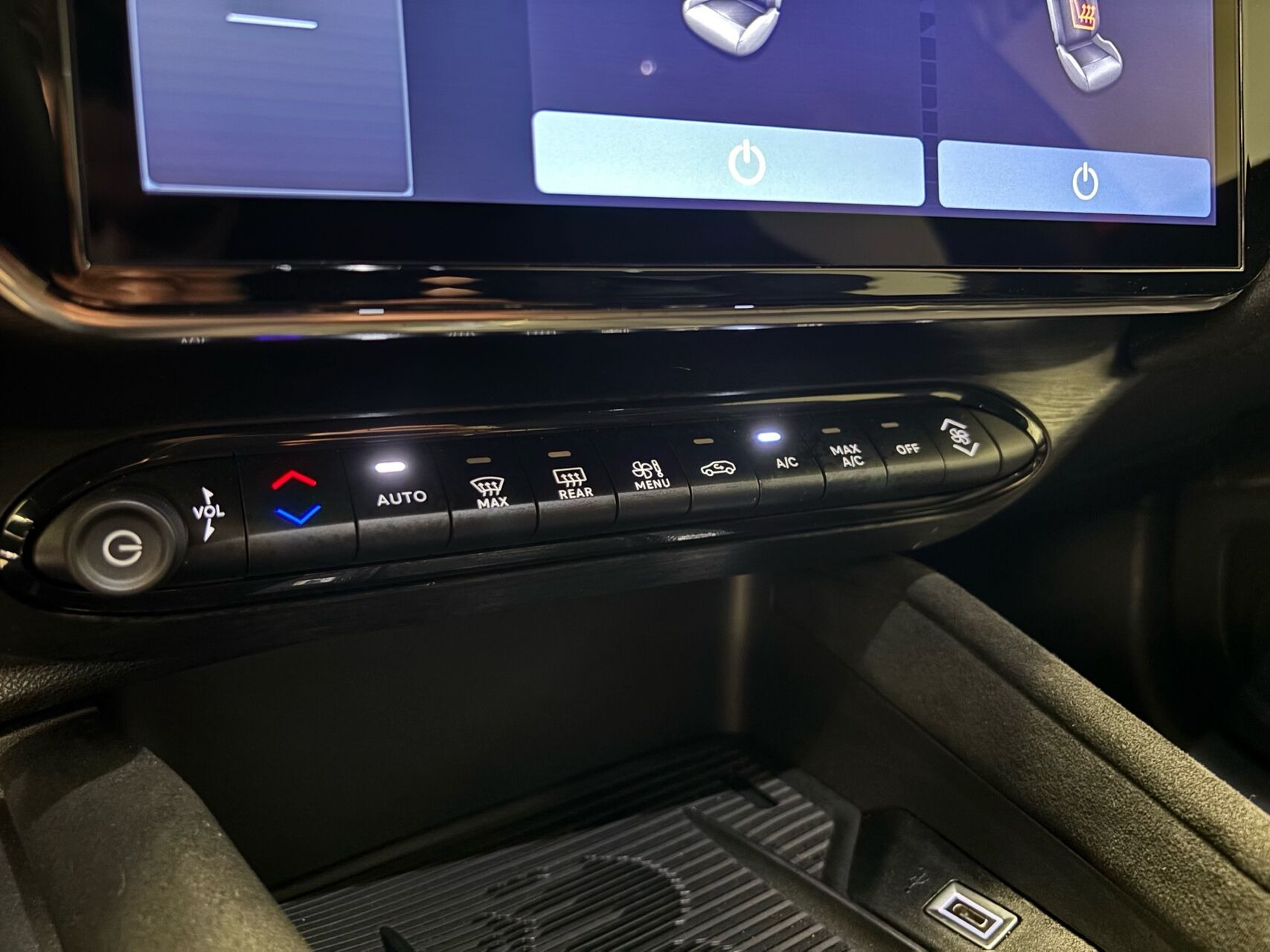 Rød Alfa Romeo Junior fra 2025