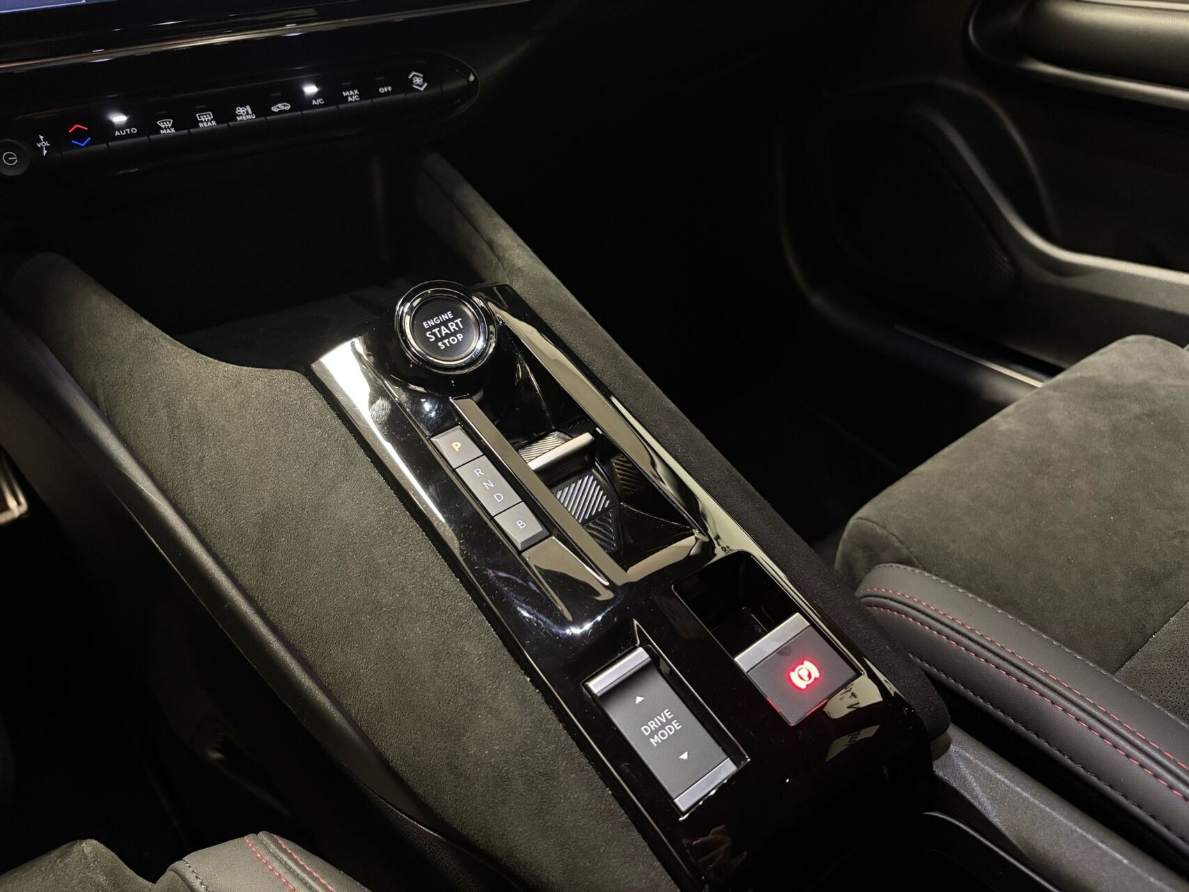 Rød Alfa Romeo Junior fra 2025
