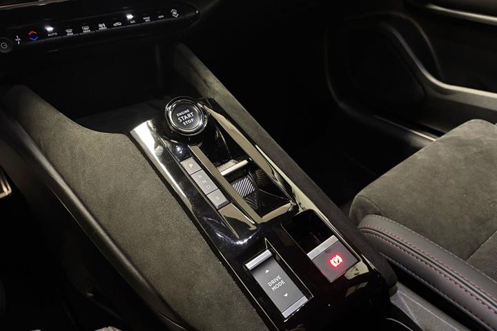 Rød Alfa Romeo Junior fra 2025
