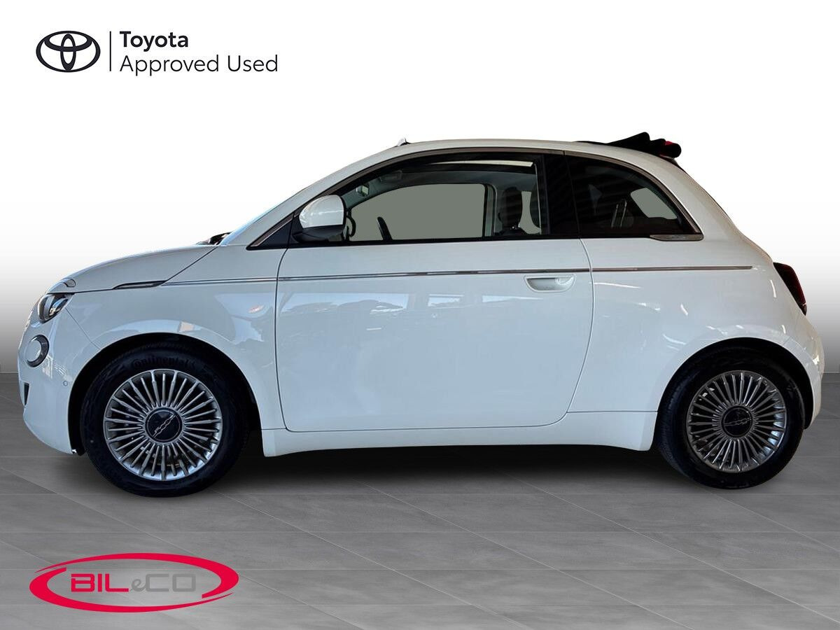 Hvid Fiat 500e fra 2023