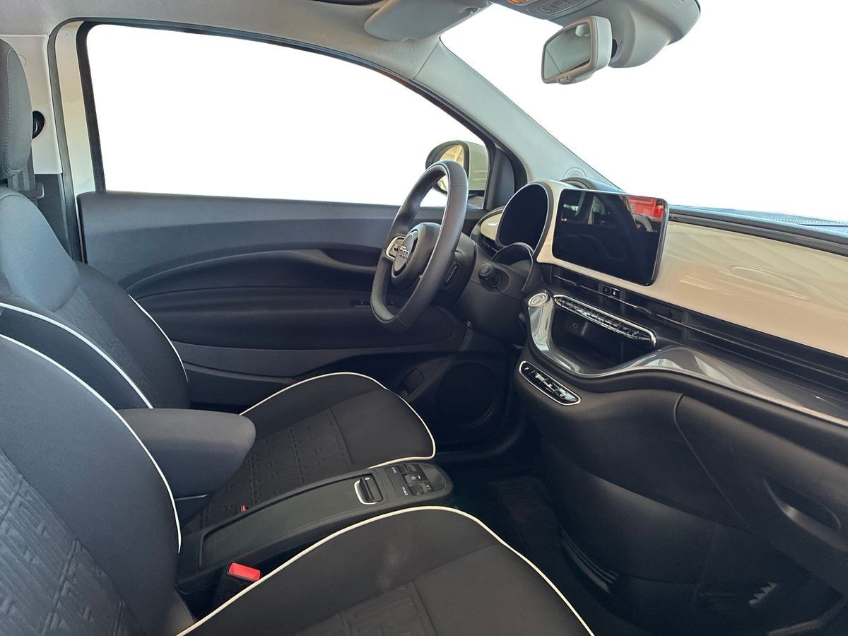 Hvid Fiat 500e fra 2023