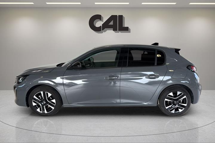 Grå Peugeot 208 fra 2024