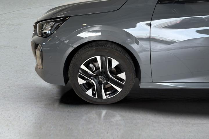 Grå Peugeot 208 fra 2024