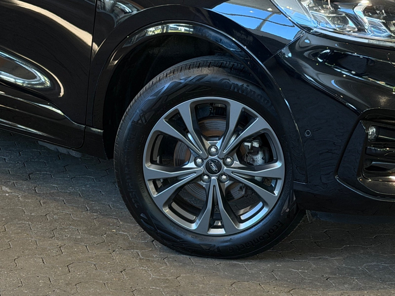 Sort Ford Kuga fra 2022