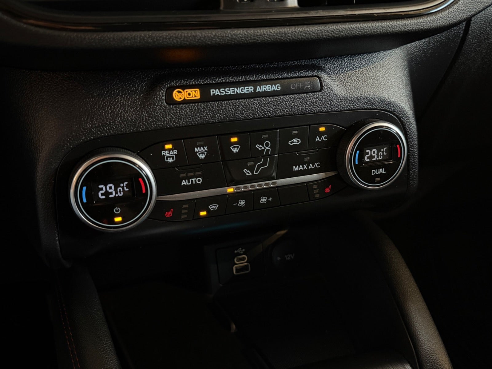 Sort Ford Kuga fra 2022
