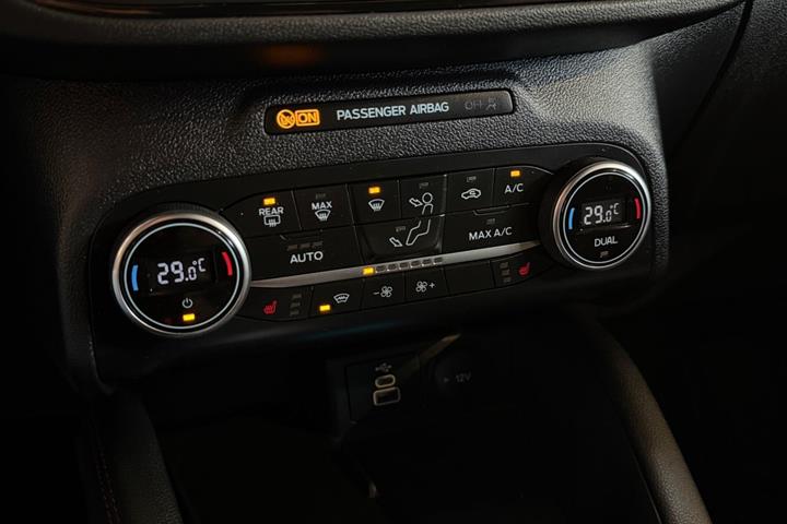 Sort Ford Kuga fra 2022